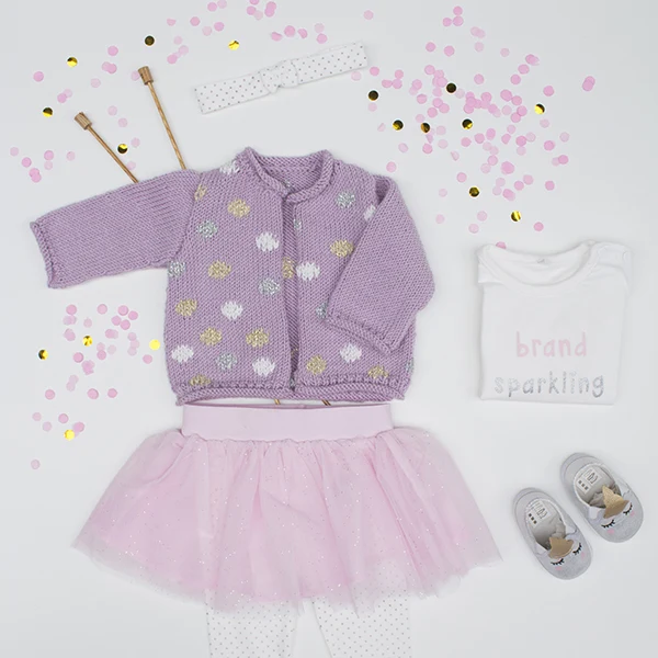 Strickanleitung „Punkte“ – Babyjäckchen