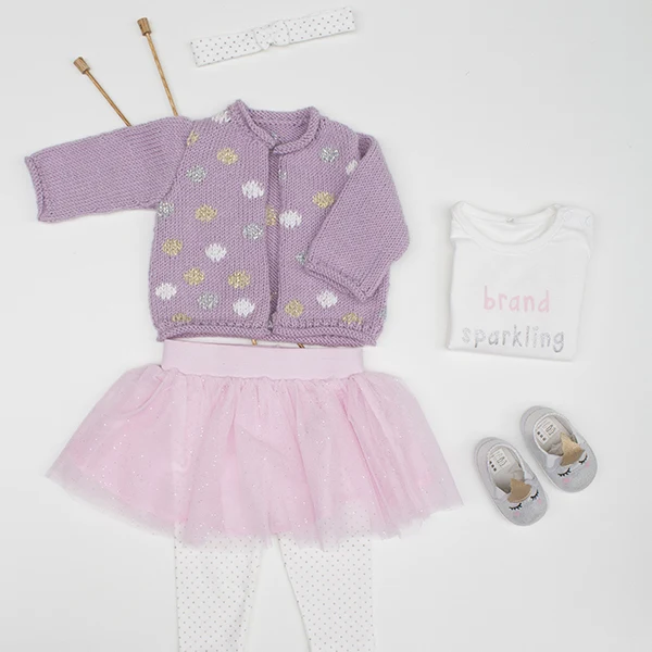 Strickanleitung „Punkte“ – Babyjäckchen