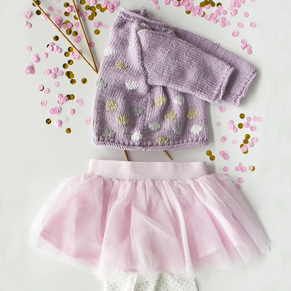 Strickanleitung „Punkte“ – Babyjäckchen