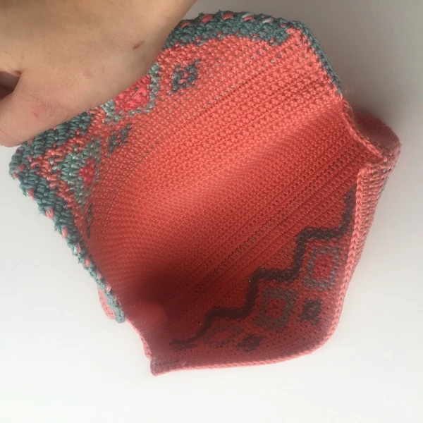 Häkelanleitung für eine fröhliche Clutch