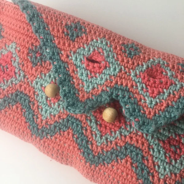 Häkelanleitung für eine fröhliche Clutch