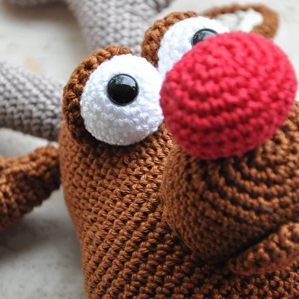 Häkelanleitung für Weihnachtshandpuppen: Rudolph und der Weihnachtsmann