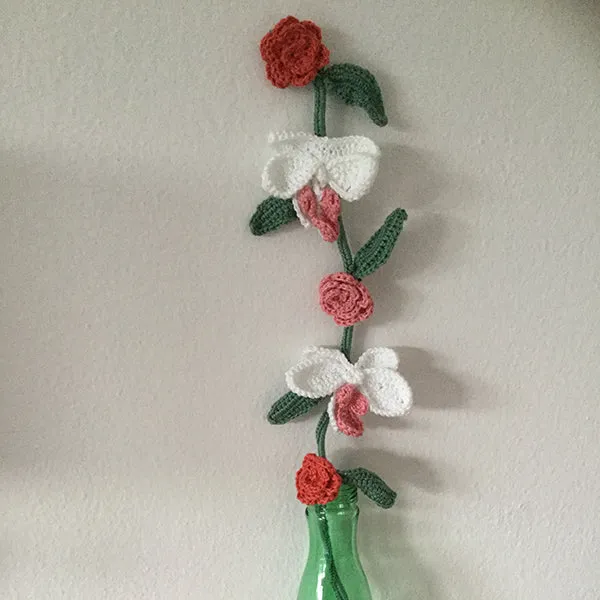 Häkelanleitung: Blumenzweig mit Orchidee
