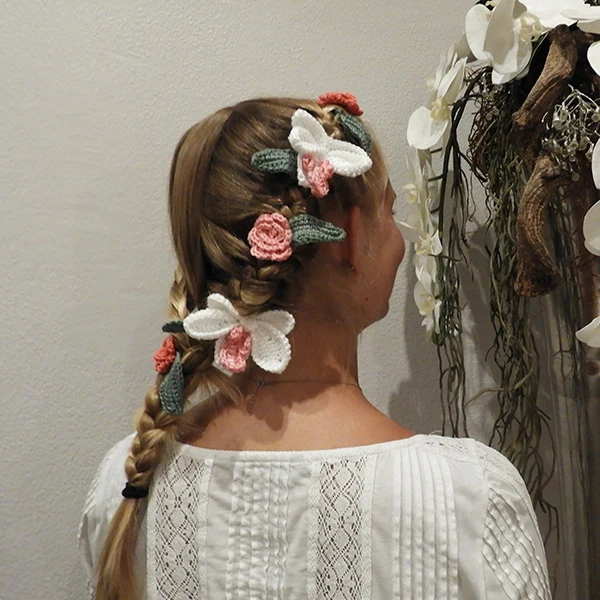 Häkelanleitung: Blumenzweig mit Orchidee