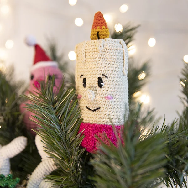 Häkelpaket für einen Weihnachtsanhänger in Form einer Kerze