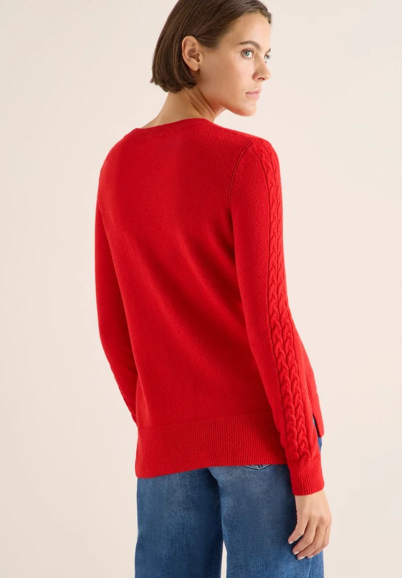 Pullover mit Strickdetail