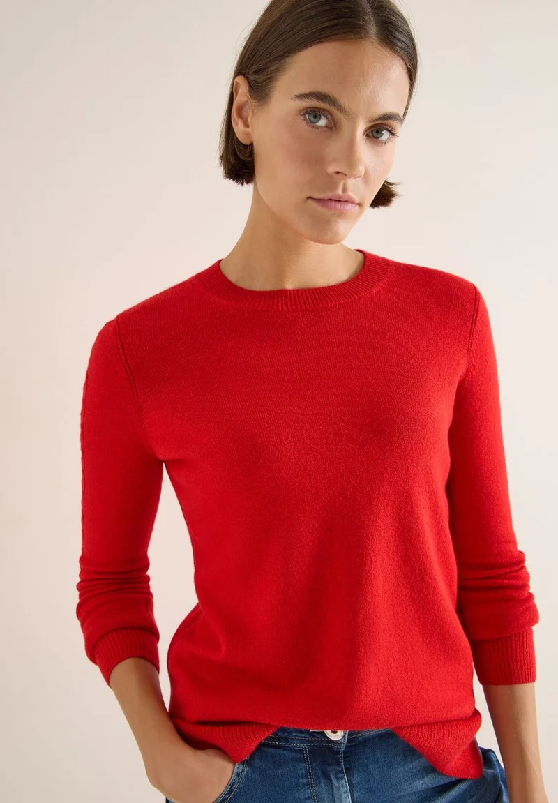 Pullover mit Strickdetail