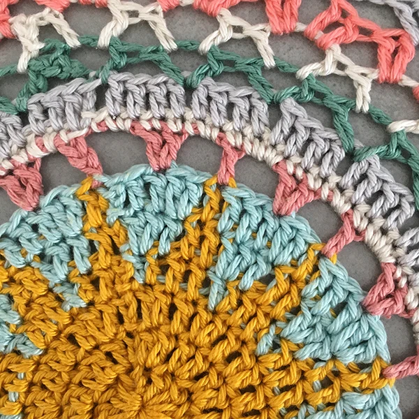 Häkelanleitung „Here comes the Sun Mandala“ (digital)
