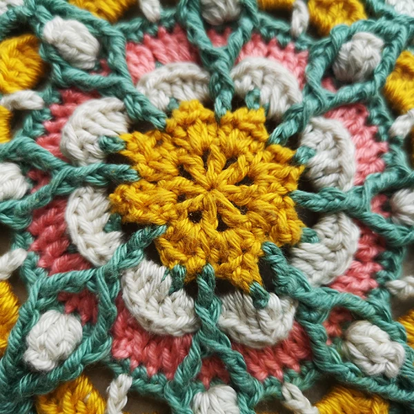 Häkelanleitung „Root and Blossom Mandala“ (digital)
