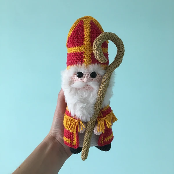 Häkelanleitung für ein Nikolaus-Kuscheltier (digital)