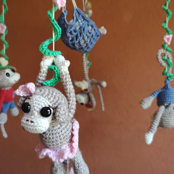 Häkelanleitung „Monkey Madness“ – Baby-Mobile (digital)