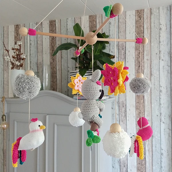 Häkelanleitung für ein Paradiesvogel-Baby-Mobile
