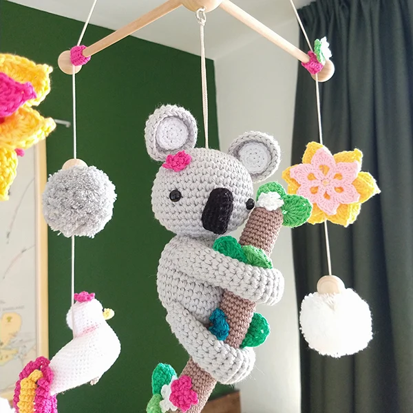 Häkelanleitung für ein Paradiesvogel-Baby-Mobile