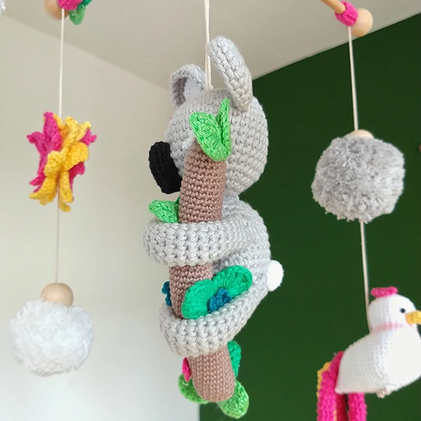 Häkelanleitung für ein Paradiesvogel-Baby-Mobile