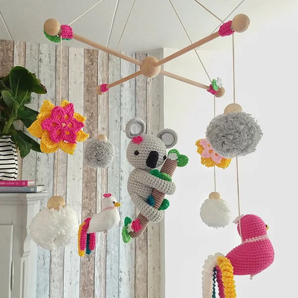 Häkelanleitung für ein Paradiesvogel-Baby-Mobile