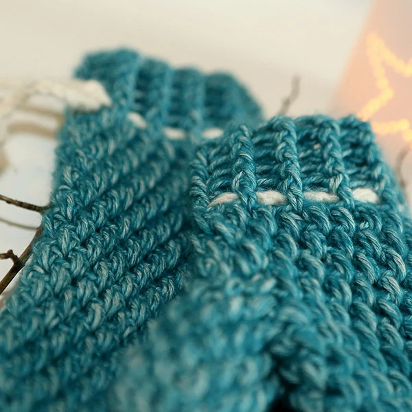 Häkelanleitung für flauschige Winterfäustlinge