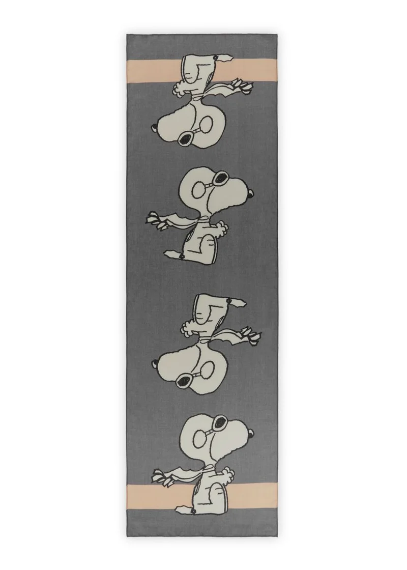 PEANUTS? Schal aus recyceltem Polyester mit fahrendem Snoopy