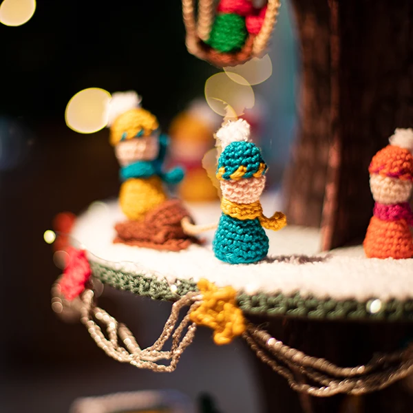 Weihnachtsdorf-Etagere – AdventCAL-Häkelpaket