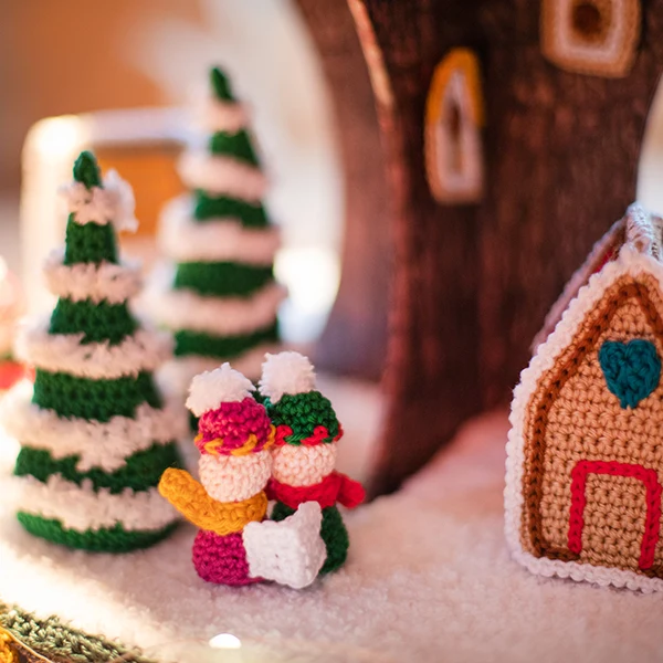 Weihnachtsdorf-Etagere – AdventCAL-Häkelpaket