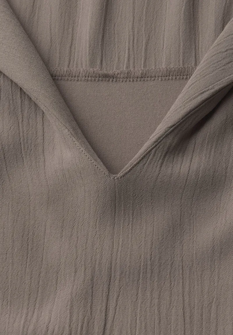 Top mit Split Neck