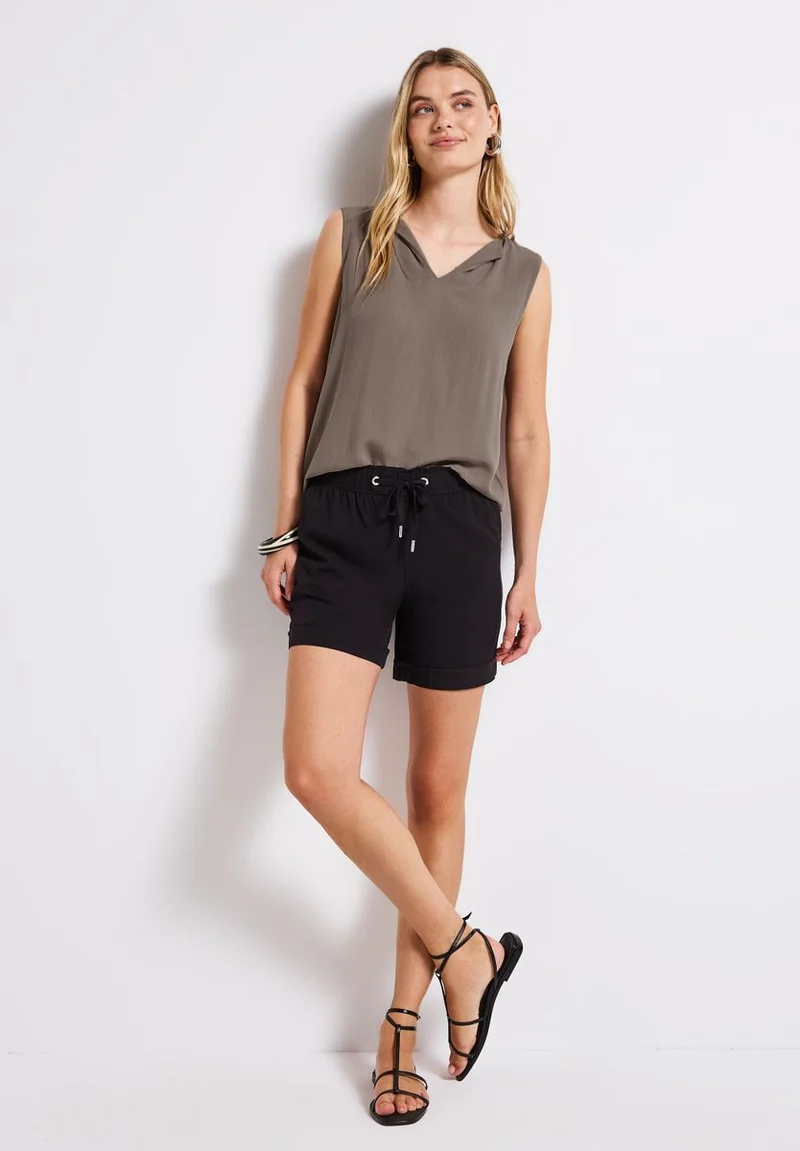 Top mit Split Neck