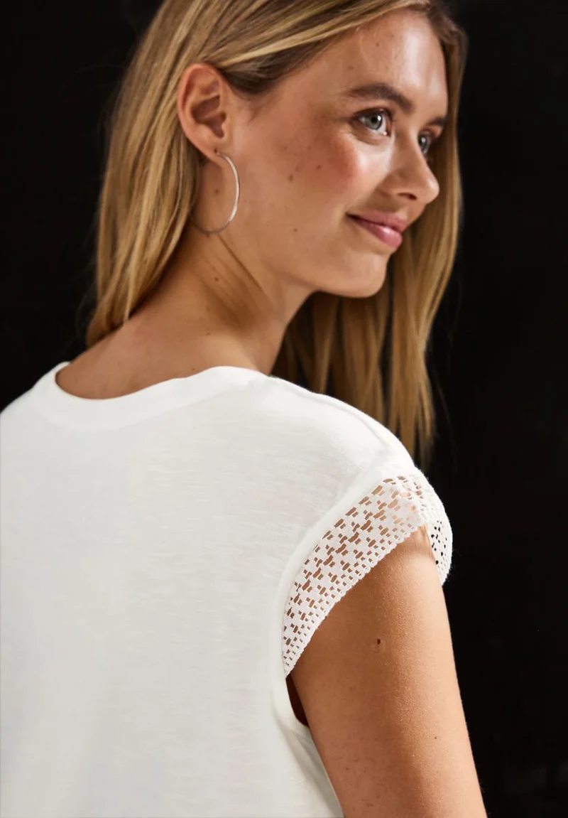 Shirt mit Häkeldetails