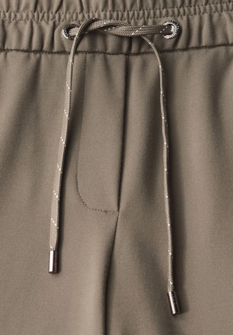 Casual Fit Hose