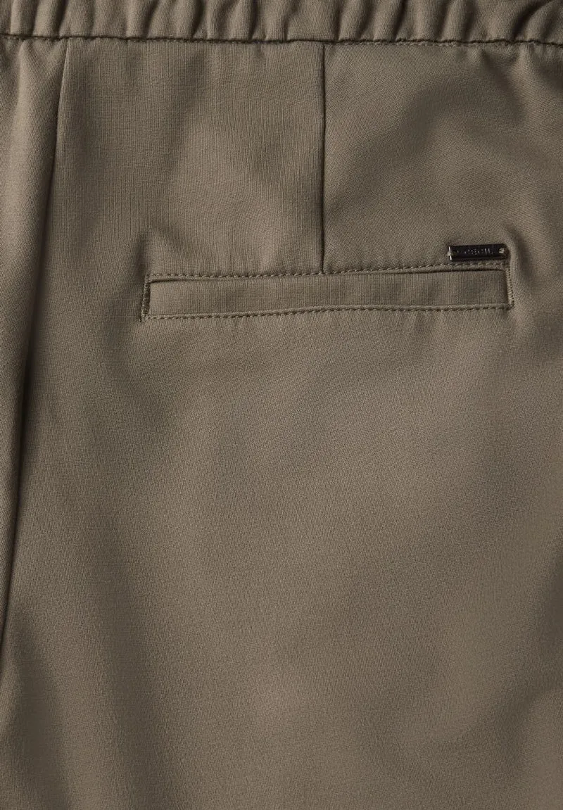 Casual Fit Hose