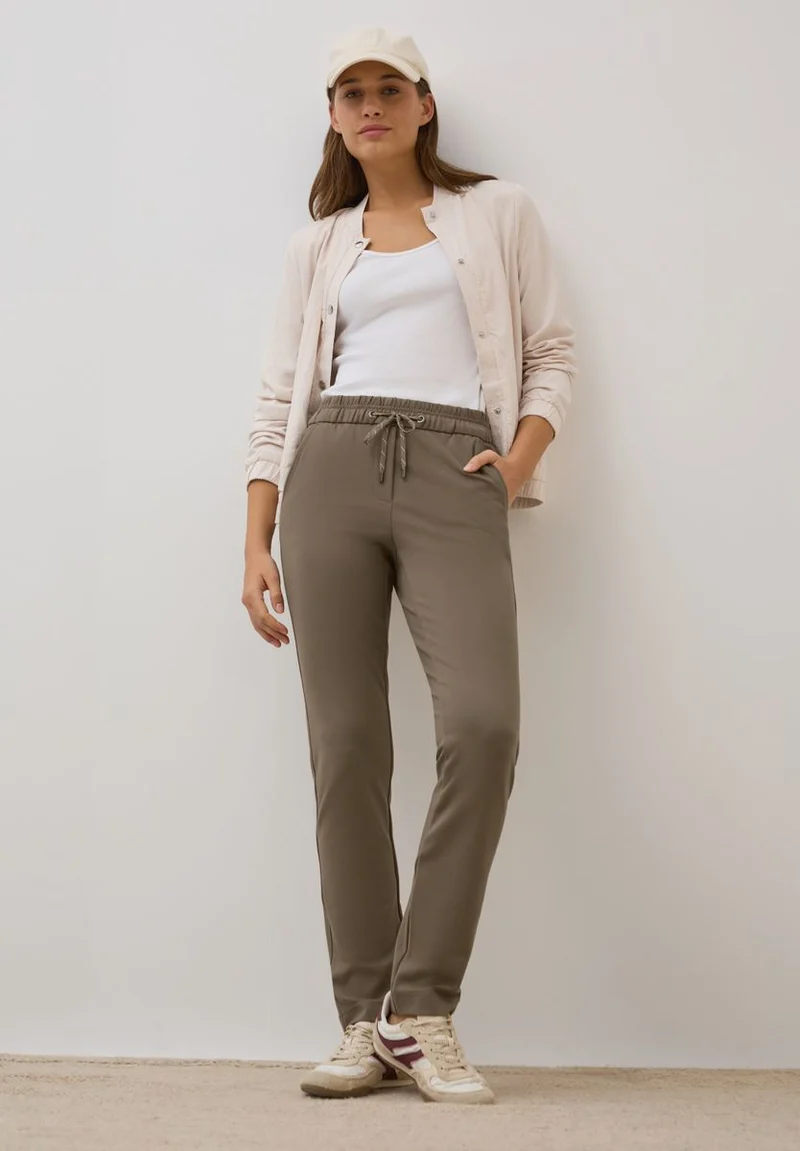 Casual Fit Hose