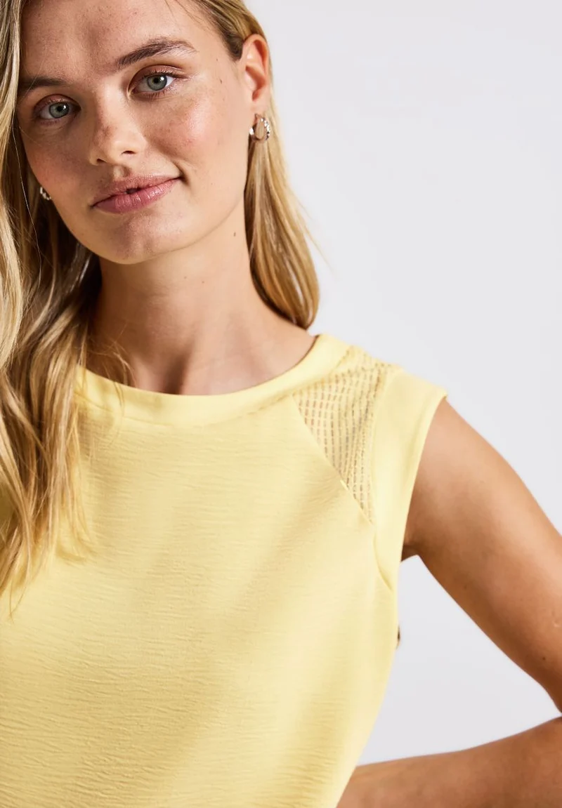 Top mit Mesh-Details