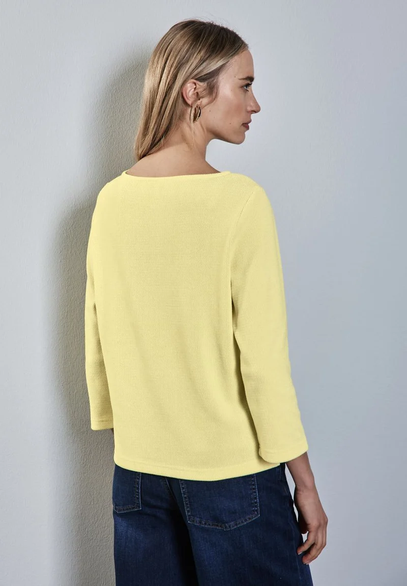 Shirt mit U-Boot-Ausschnitt