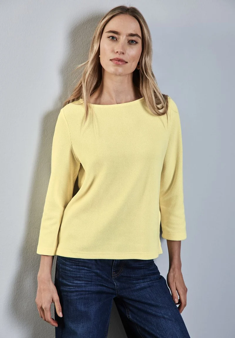 Shirt mit U-Boot-Ausschnitt