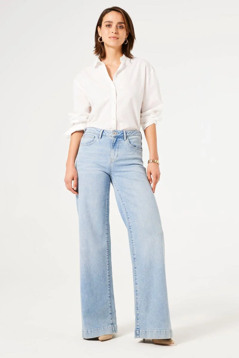 249 Celia wide
