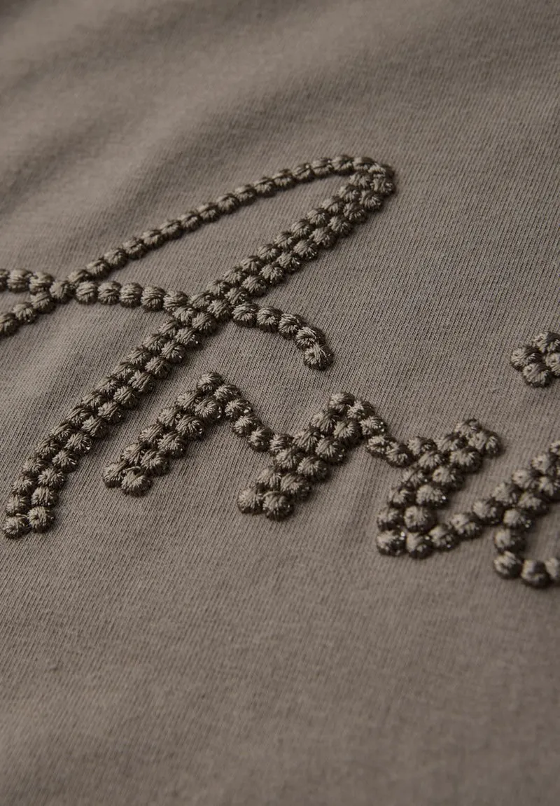 Shirt mit Wording-Stickerei