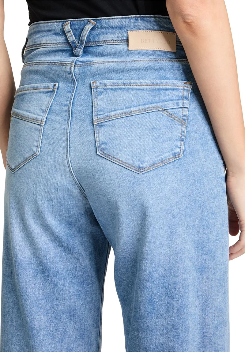 High Waisted-Jeans