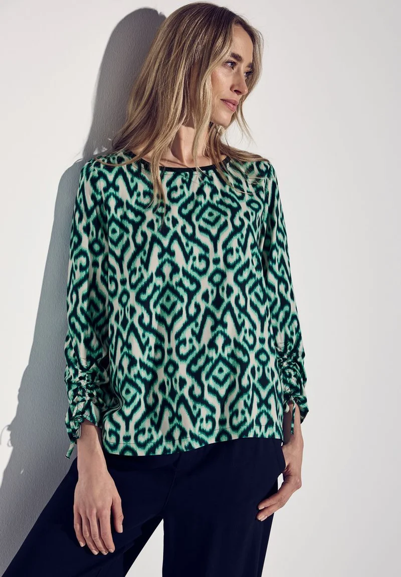 Bluse mit Raffung am Arm
