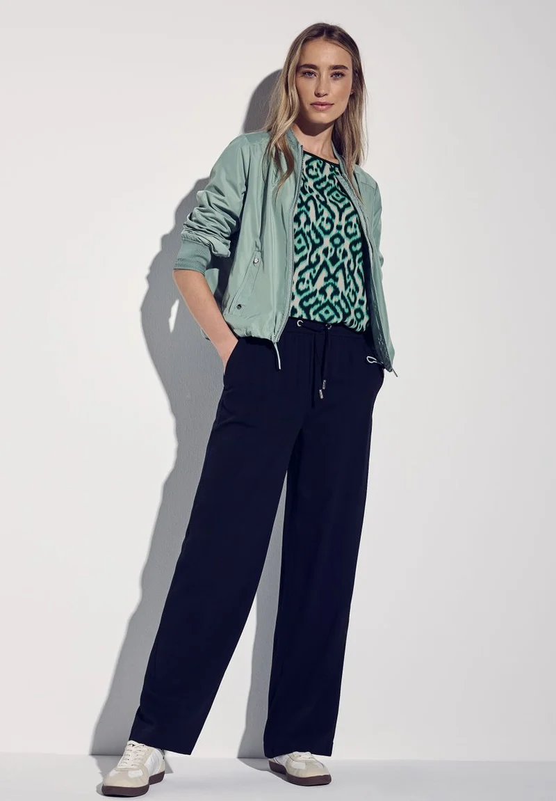Bluse mit Raffung am Arm
