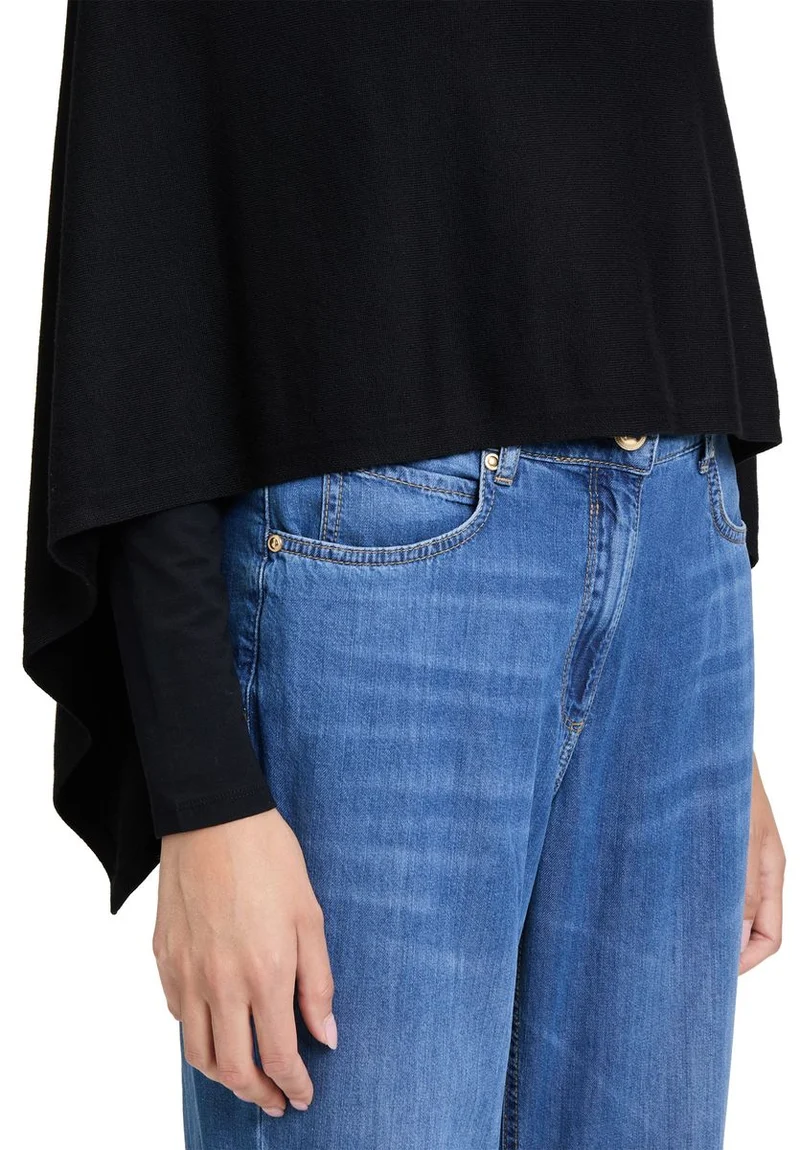 Strick-Poncho