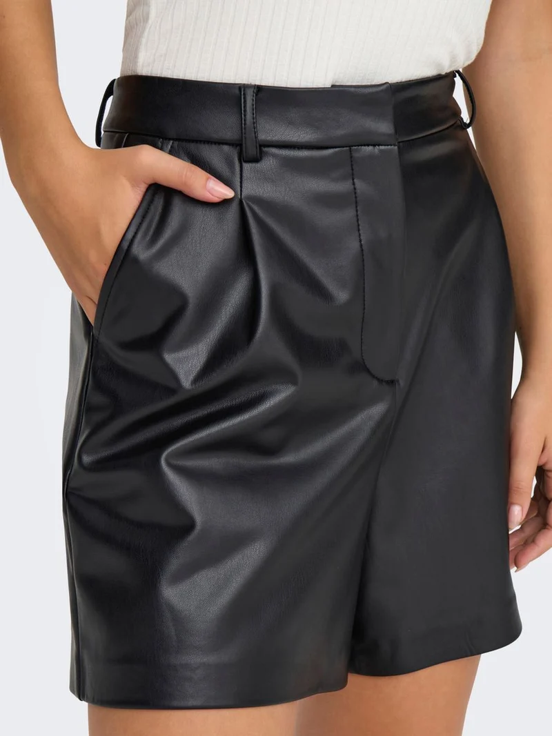 ONLPENNY FAUX LEATHER SHORTS OTW