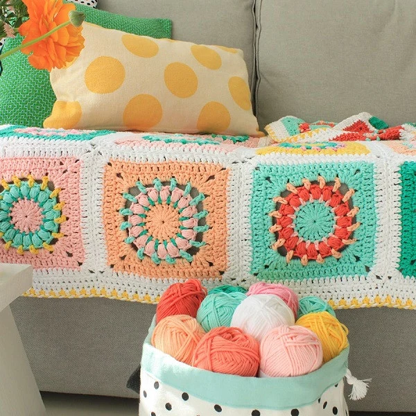 Yarn and Colors Blossom Blanket – Anleitung
