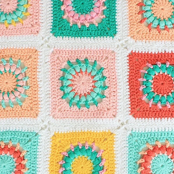Yarn and Colors Blossom Blanket – Anleitung