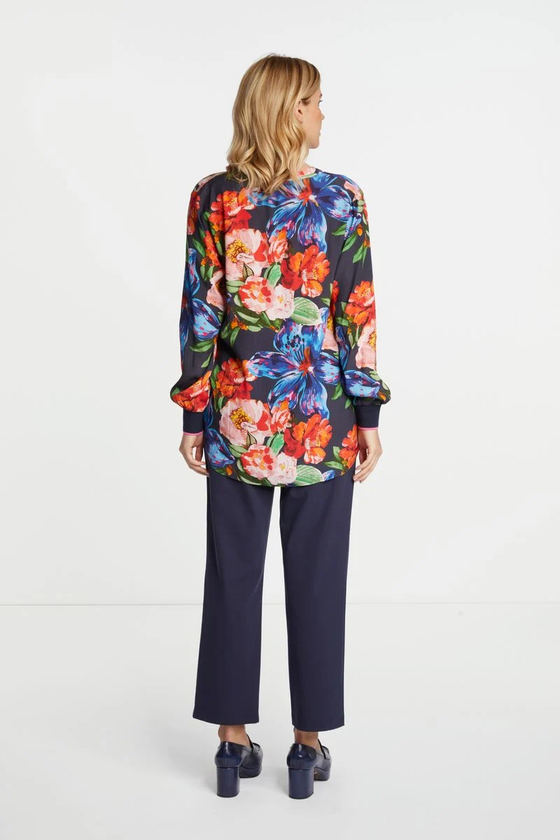 printed V-neck blouse with knit cuffs