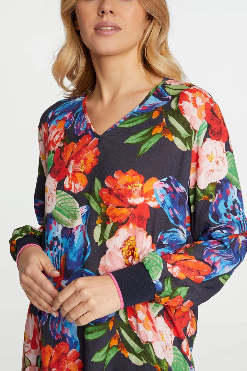 printed V-neck blouse with knit cuffs
