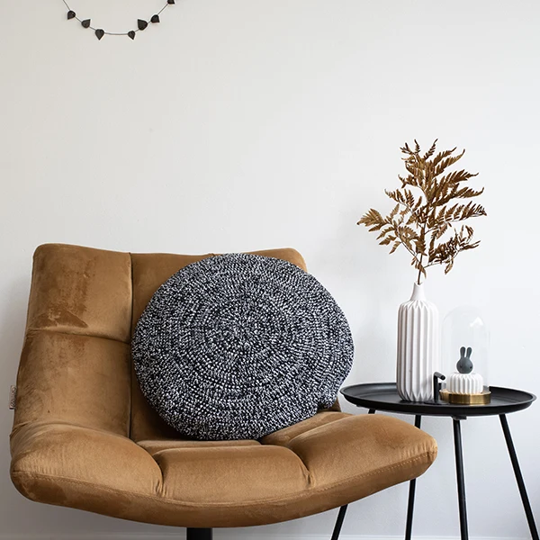 Yarn and Colors – Broschüre „Dazzling Comfy Cushion“