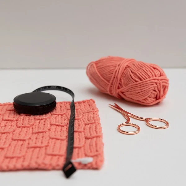 Yarn and Colors Essentiele Schere Schwarz