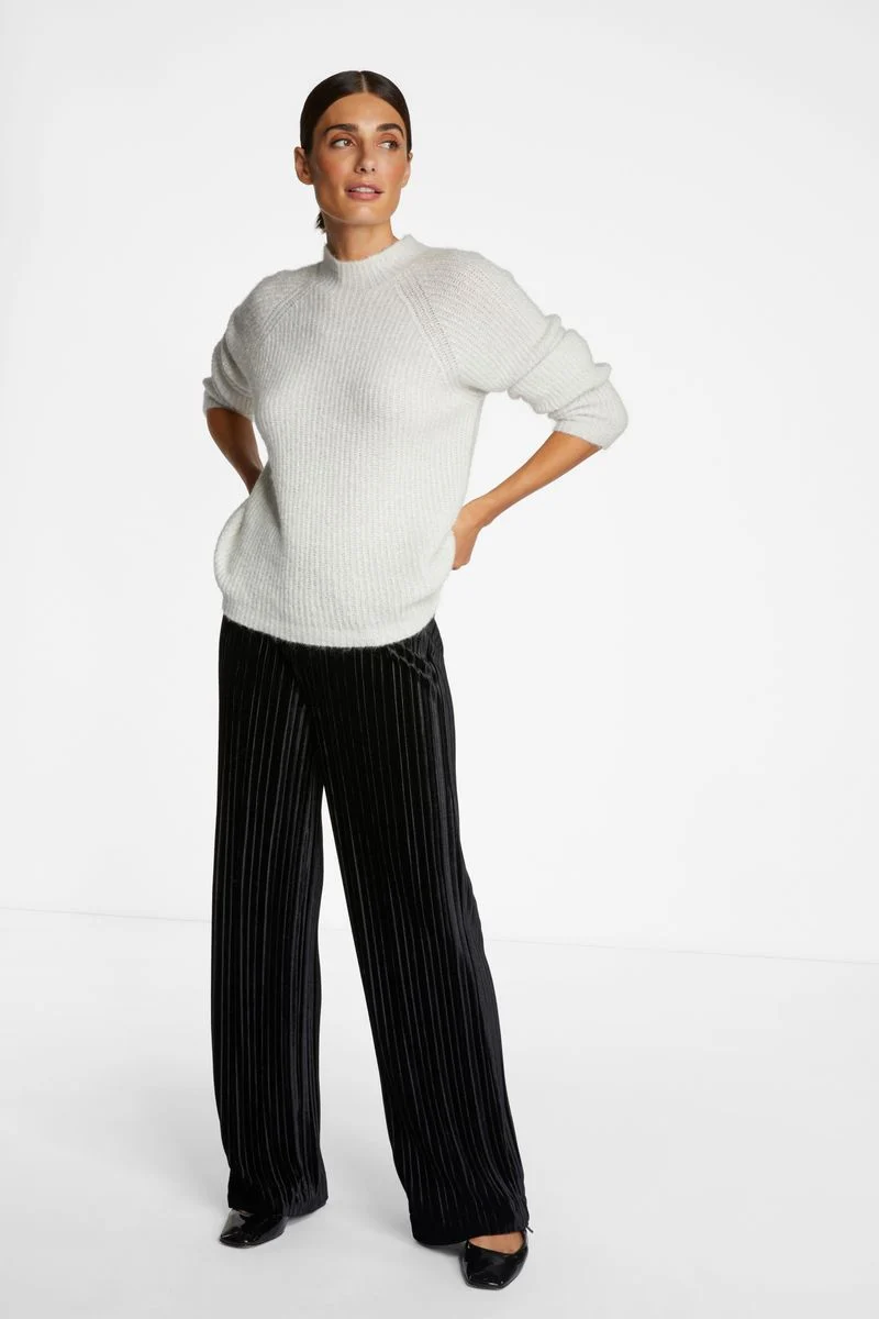 Seamless rib mock neck