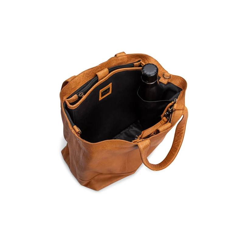 MUUD Hiba Whisky – Handgefertigte Ledertasche mit Staufächern, 27 x 29 cm