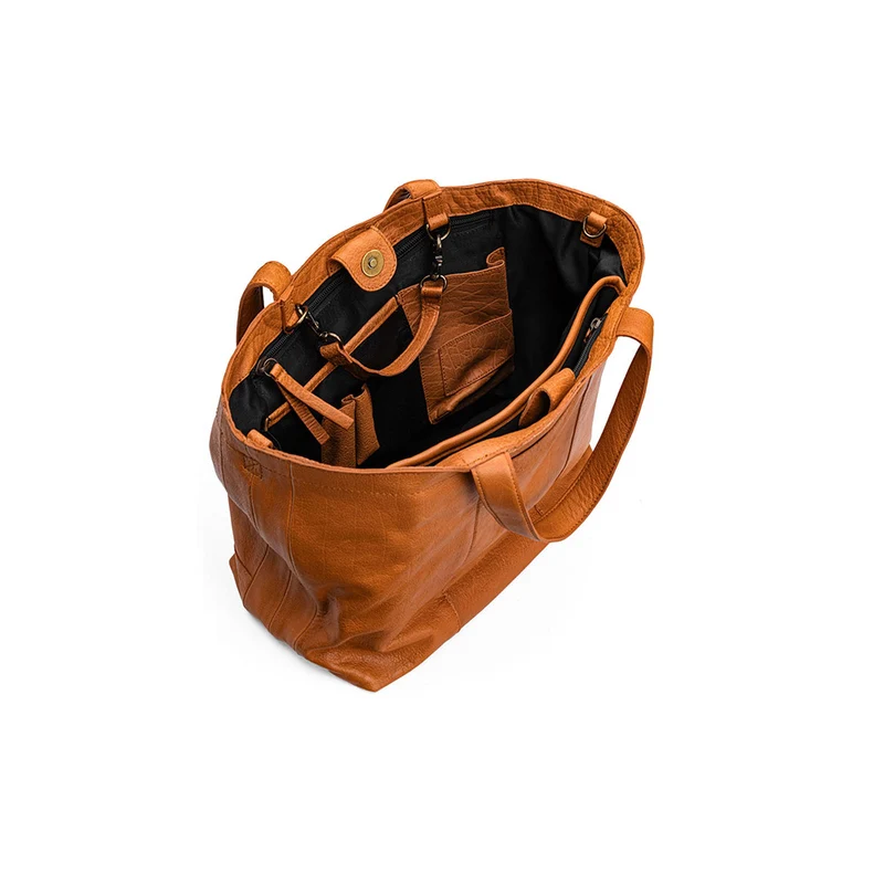 MUUD Hiba Whisky – Handgefertigte Ledertasche mit Staufächern, 27 x 29 cm