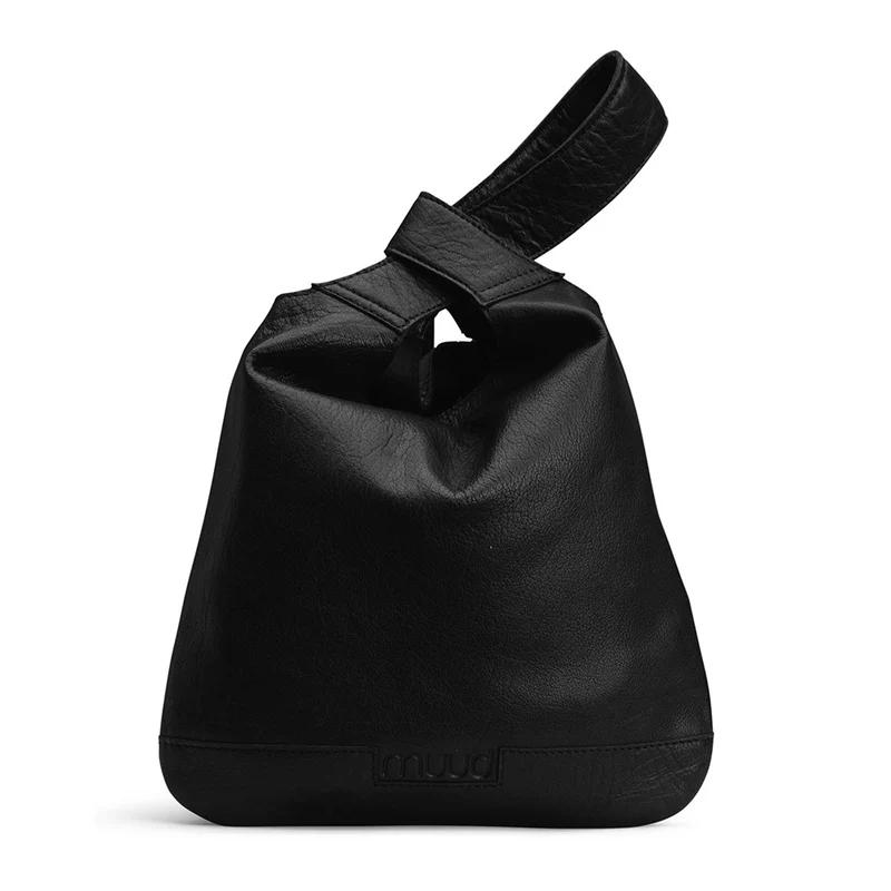 MUUD Dzana – Schwarze, handgefertigte Lederhandtasche, 27 x 26 cm