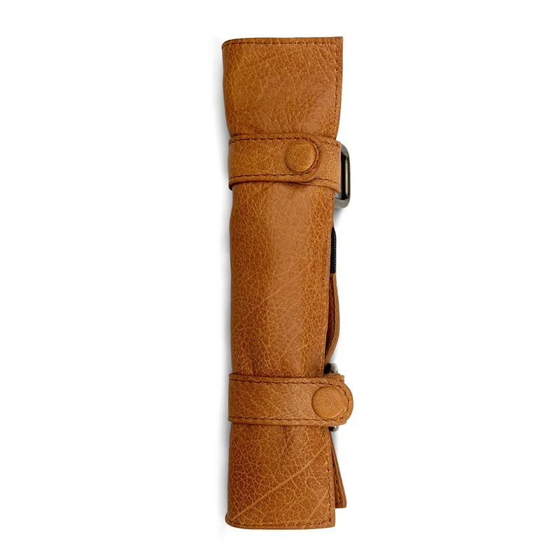 MUUD Carita E – Whiskey Handgefertigtes Lederetui, klein, 21 x 12 cm